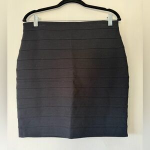 Express Midi skirt, elastic waist. Size M.